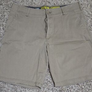 Lee Extreme Comfort Tan Flat Front Casual Shorts - Size 36W